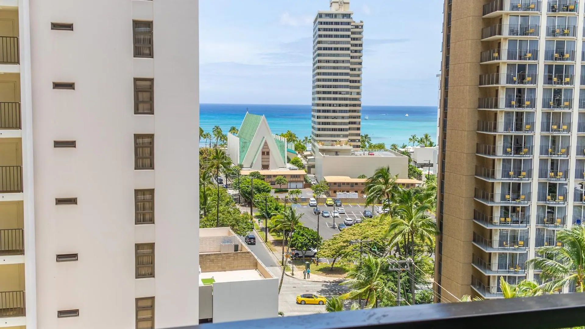 Waikiki Beach Ocean View King Bed & Free Parking Honolulu Apartment