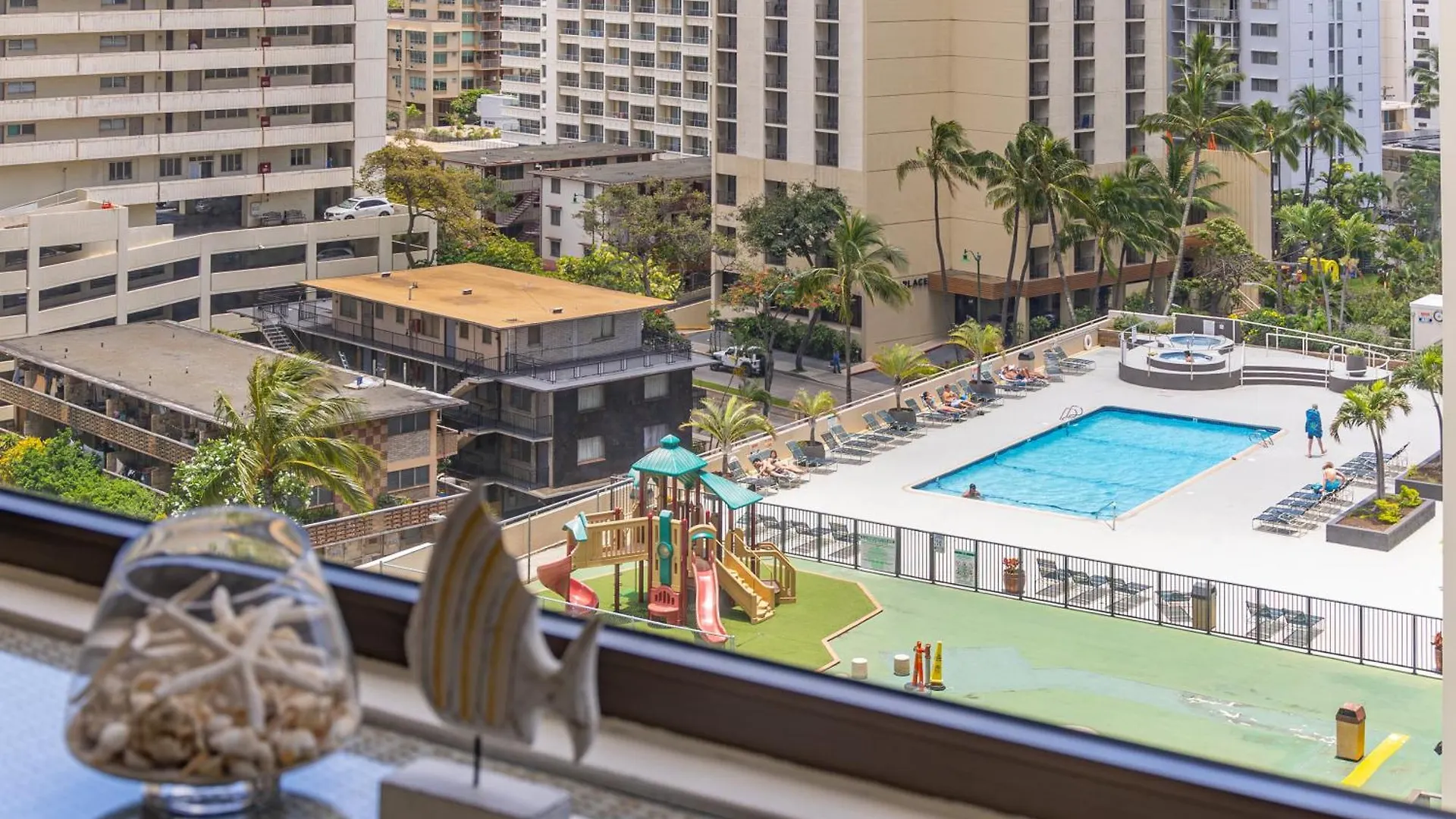 Waikiki Beach Ocean View King Bed & Free Parking Honolulu Apartment