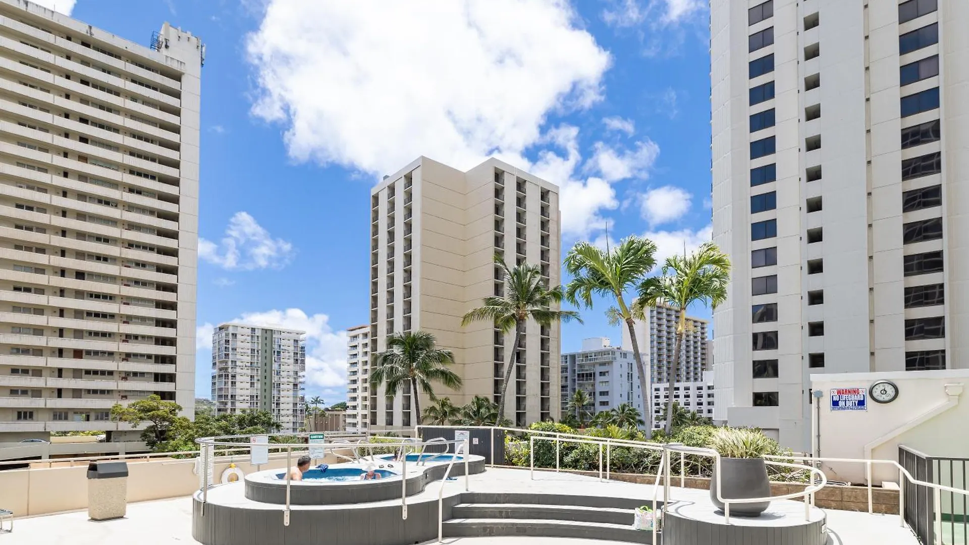 Waikiki Beach Ocean View King Bed & Free Parking Honolulu