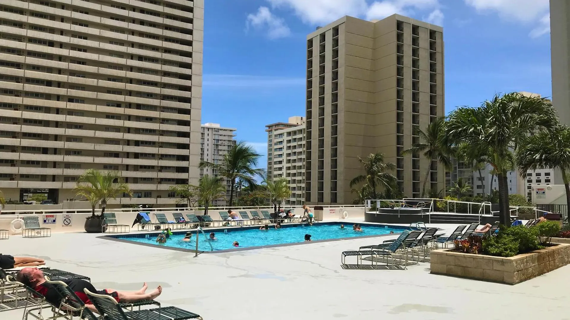 Waikiki Beach Ocean View King Bed & Free Parking Honolulu